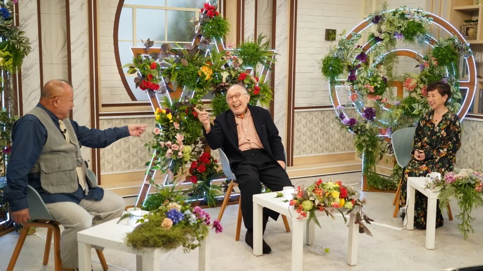 鶴瓶さんと阿川さんのツーショット、番組セット